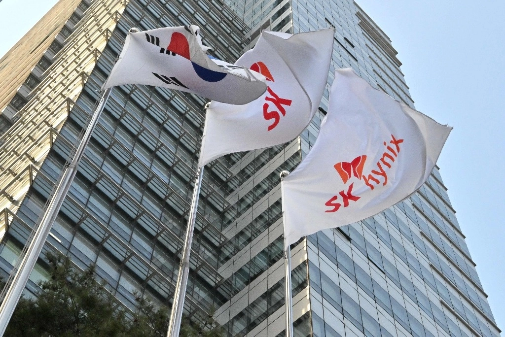 El segundo mayor fabricante de chips de memoria del mundo, SK Hynix de Corea del Sur, dijo el 25 de enero que había vuelto a obtener ganancias después de cuatro trimestres consecutivos de pérdidas impulsadas por la demanda de chips utilizados en inteligencia artificial. Foto Afp