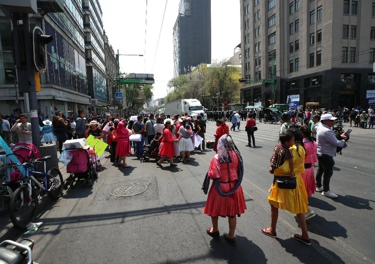 Mujeres mazahuas durante una protesta en el Eje Central y Avenida Juárez, en la CDMX, en febrero pasado. Foto Alfredo Domínguez