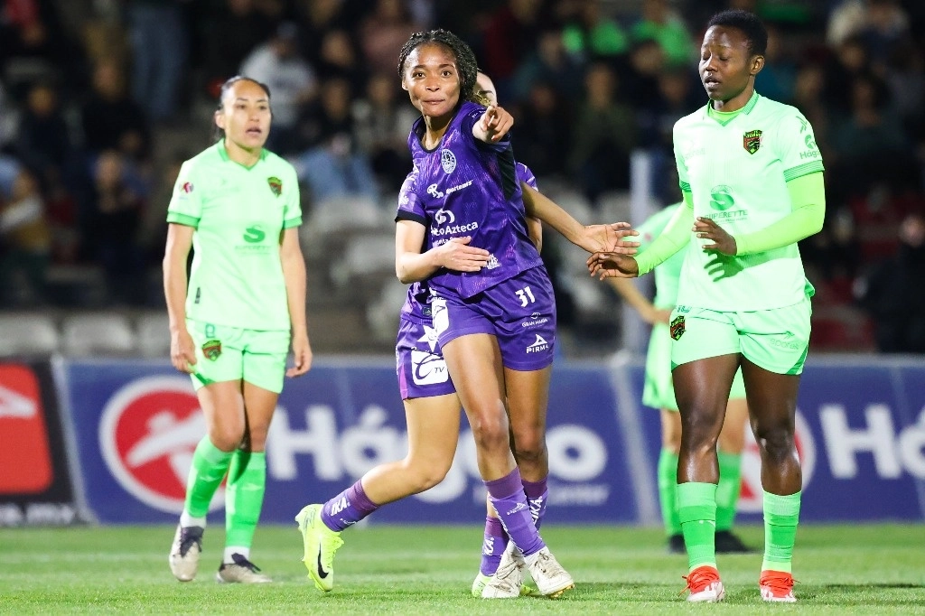 La congoleña Olga Massombo fue la autora del gol que dio el triunfo para el equipo de Mazatlán. Foto @MazatlanFem