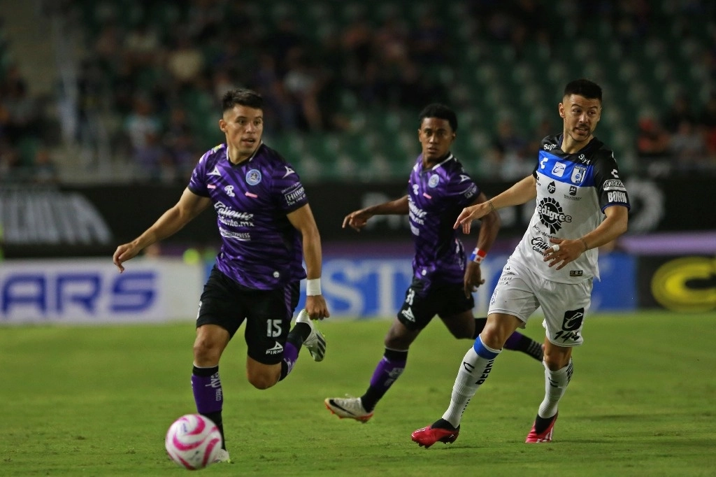 Con las anotaciones de David Colman, Francisco Venegas y el desafortunado gol en contra de Federico Lertora, los locales sacaron el partido en los últimos 15 minutos. Foto tomada de X @MazatlanFC.