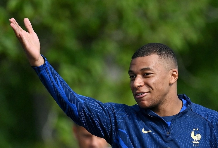 Kylian Mbappé durante una sesión de entrenamiento en Clairefontaine-en-Yvelines, Francia, el 12 de junio de 2023. Foto Afp