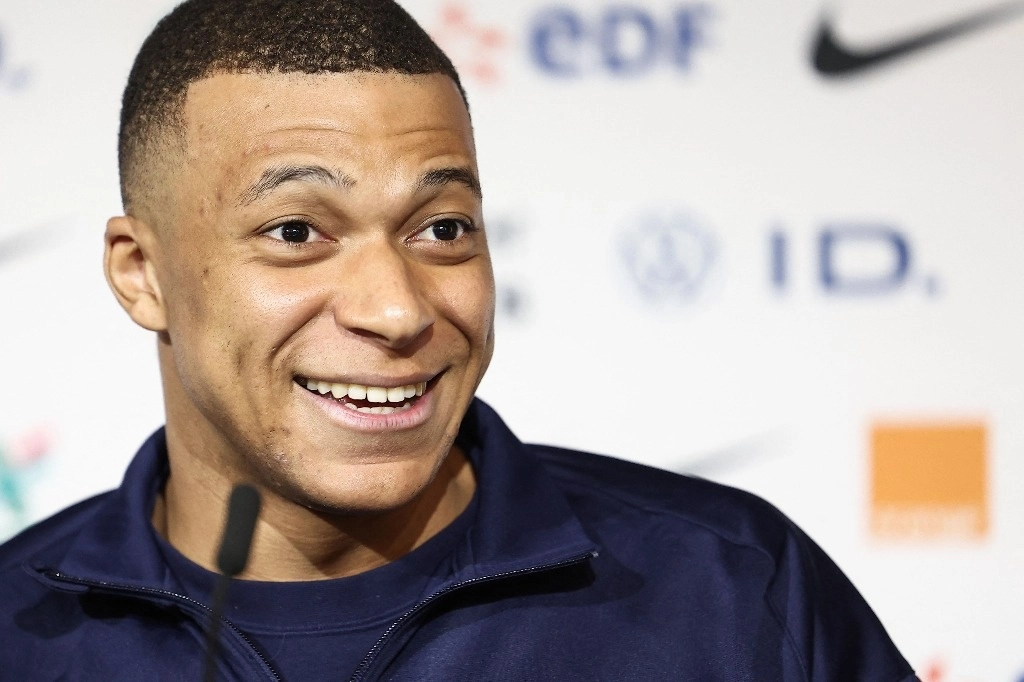El francés Kylian Mbappé durante una conferencia en el Groupama Stadium, antes del partido amistoso del sábado ante la selección alemana, el 22 de marzo de 2024. Foto Afp