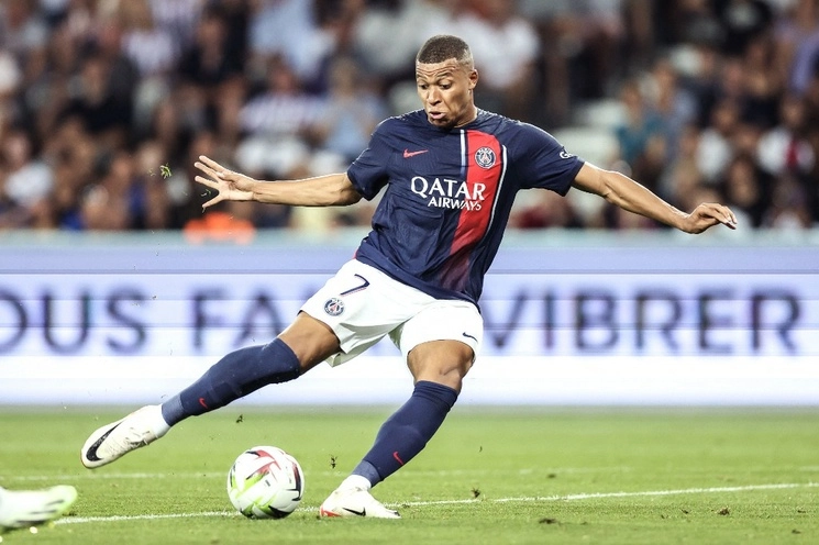 Kylian Mbappé regresó a jugar con el PSG ante Toulouse, en la fecha dos de la Ligue 1. Foto Afp