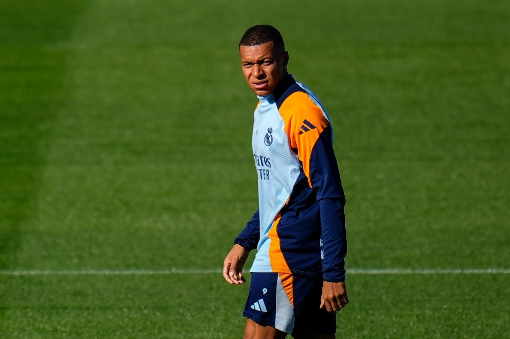 El futbolista francés, Kylian Mbappé, durante una entrenamiento del Real Madrid, en la capital española, el 18 de octubre de 2024. Foto Ap