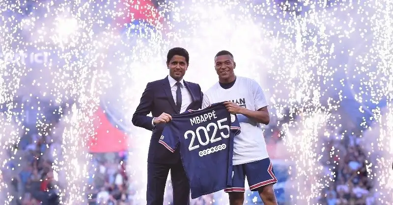 Pese a meses de rumores y especulaciones que le situaban muy cerca del Real Madrid, Kylian Mbappé decidió finalmente renovar con el club de la capital francesa hasta 2025. La imagen, del 21 de mayo de 2022. Foto Europa Press