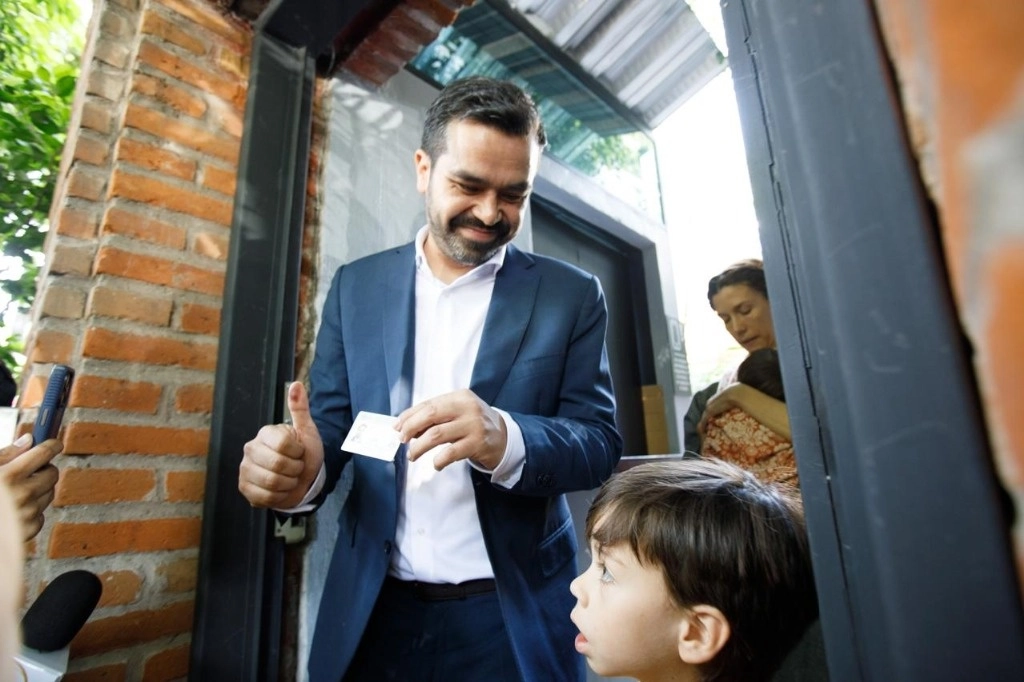 El candidato de MC a la presidencia de México, Jorge Máynez, agradeció a los jóvenes del país por los más de 6 millones de votos que logró su partido. Foto Pablo Ramos 
