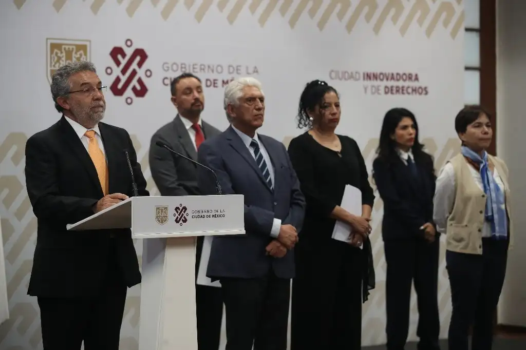 Rafael Carmona (izquierda), titular del Sistema de Aguas de la Ciudad de México (Sacmex). Foto Yazmín Ortega Cortés
