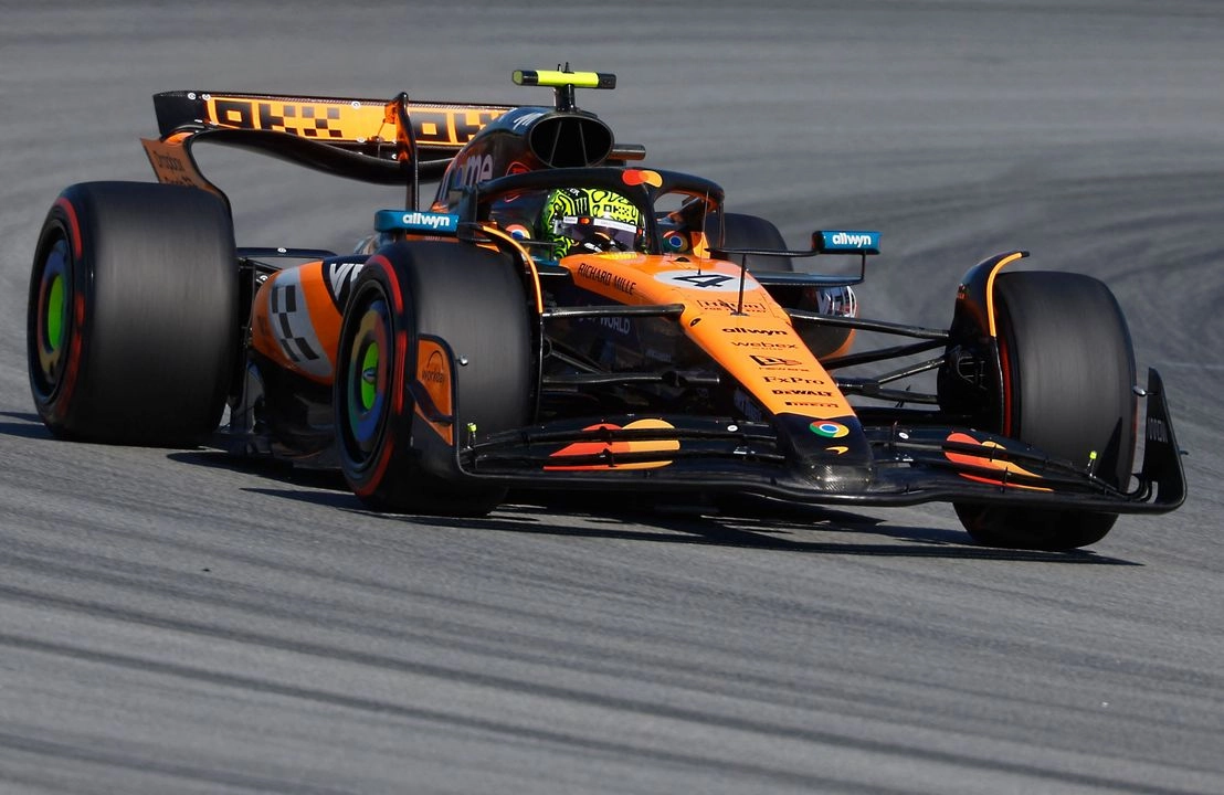 El piloto británico de McLaren, Lando Norris, conduce durante los segundos entrenamientos libres del Gran Premio de España de Fórmula 1 en el Circuit de Catalunya en Montmeló, a las afueras de Barcelona, ​​el 30 de mayo de 2025. Foto