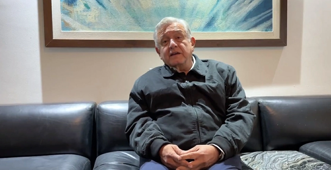 El Presidente durante su mensaje que difundió en redes sociales.