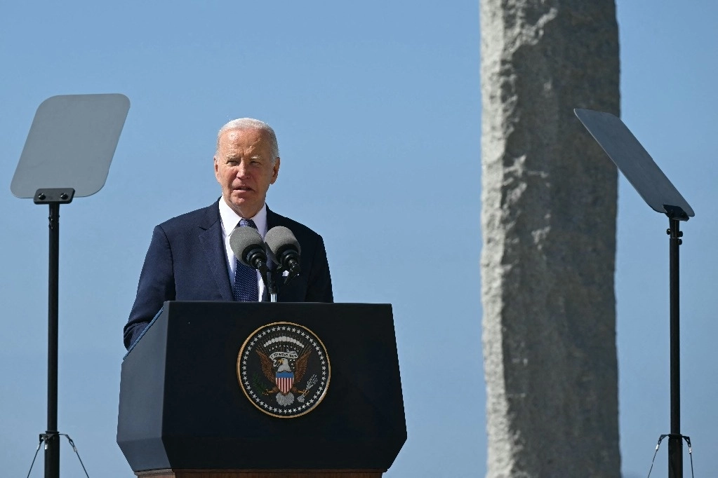 El presidente estadunidense, Joe Biden, aseguró que se niega a creer que "la grandeza de Estados Unidos pertenece al pasado", durante un discurso con motivo del 80º aniversario del Desembarco de Normandía, el 7 de junio de 2024. Foto Afp