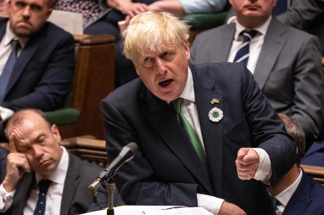 El primer ministro británico, Boris Johnson, reconoció ante los diputados que su salida, provocada por una acumulación de escándalos, ocurre antes de lo que él hubiera deseado, el 13 de julio de 2022. Foto Afp 