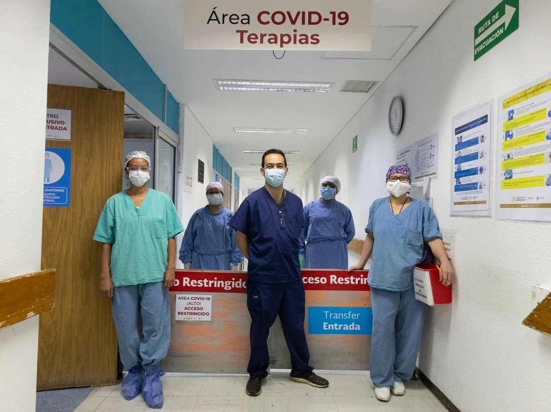 Personal que encabeza la lucha contra la pandemia de Covid-19 en el Hospital Juárez de México. Foto Pablo Ramos / Archivo