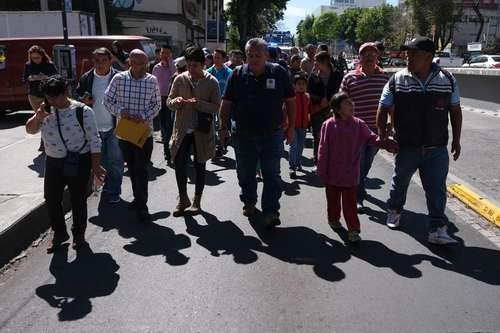 Familiares de niños con cáncer marcharon del Hospital Infantil de México Federico Gómez a Gobernación, donde solicitaron solución al desabasto de fármacos. Foto Cuartoscuro.com