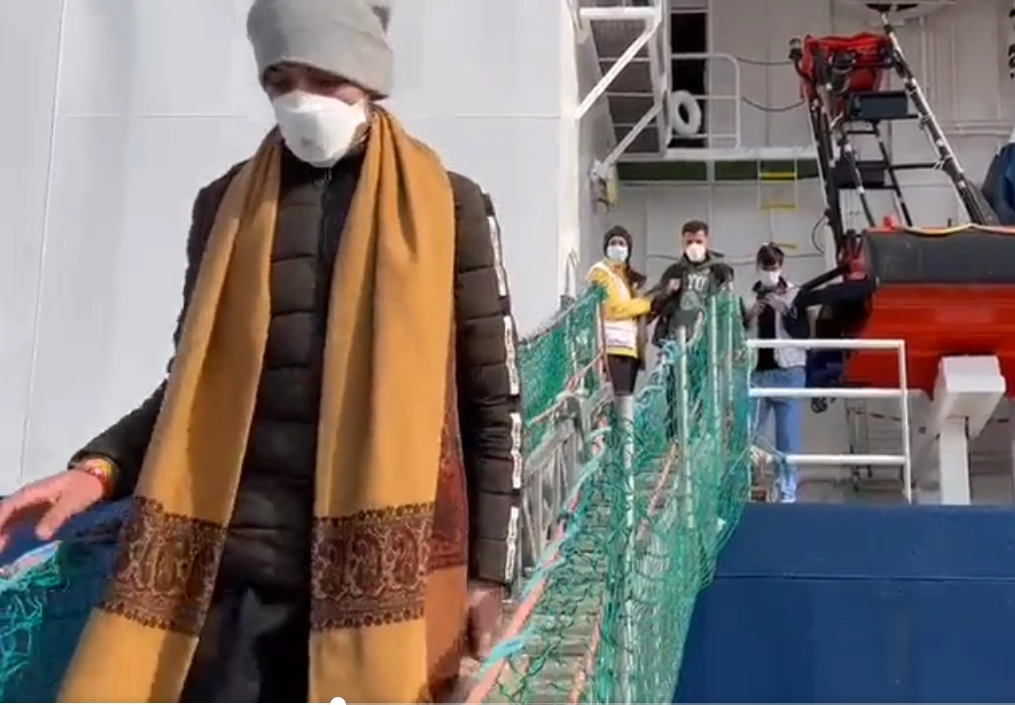 La organización humanitaria  Médicos sin Fronteras criticó la ley italiana que castiga el rescate de personas en naufragio. Foto @MSF_Espana