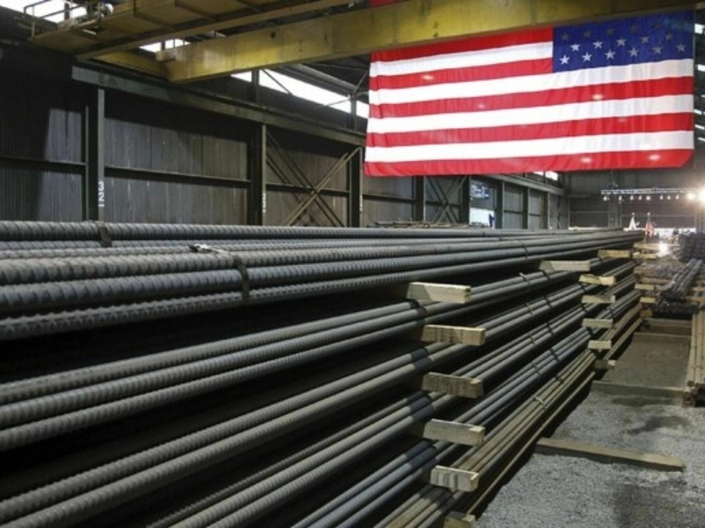 Las nuevas medidas que EU y México aplicarán contra la importación de acero y aluminio proveniente de China para evitar que entren a territorio estadunidense representan un golpe para la industria, dijo la Concamin. Foto Ap / Archivo