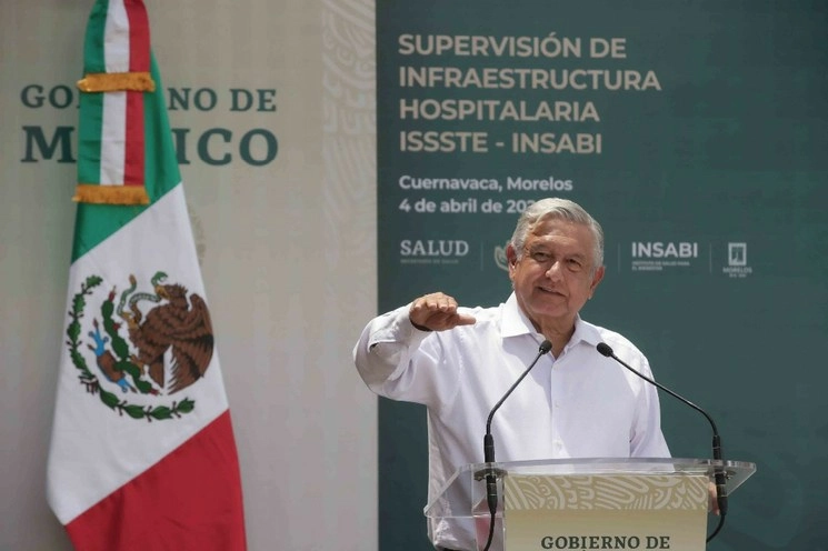El presidente López Obrador durante su visita a la Clínica de Medicina Familiar del ISSSTE en Cuernavaca, Morelos. Foto Presidencia