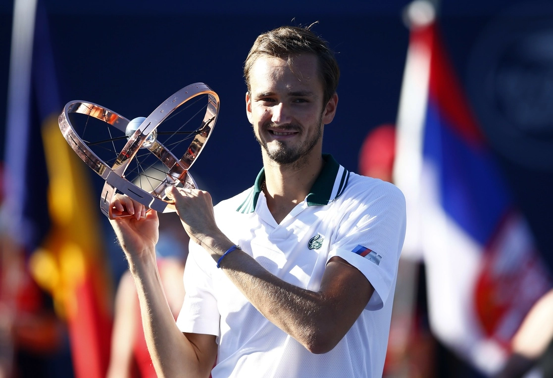 En una hora y 27 minutos el ruso Daniil Medvedev se impuso al aestadunidense Reilly Opelka con sets de 6-4 y 6-3. Foto Afp 
