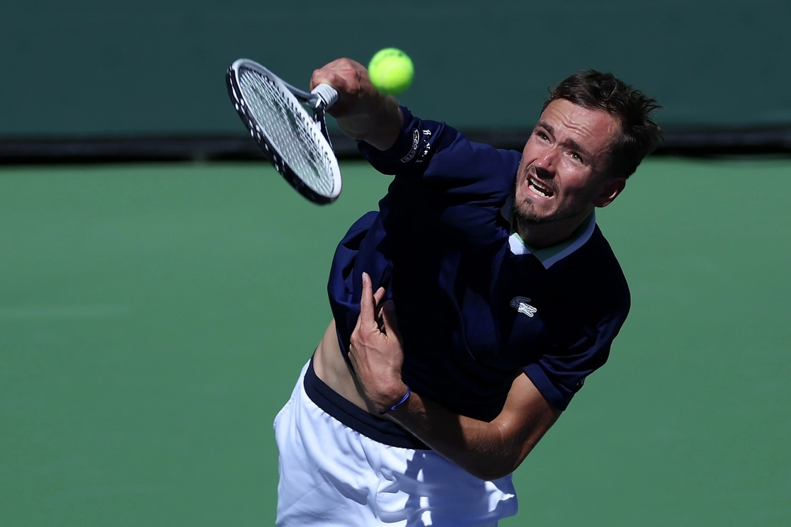 Daniil Medvedev se impuso con sets de 6-3 y 6-2 al checo Tomas Machac. Foto Afp