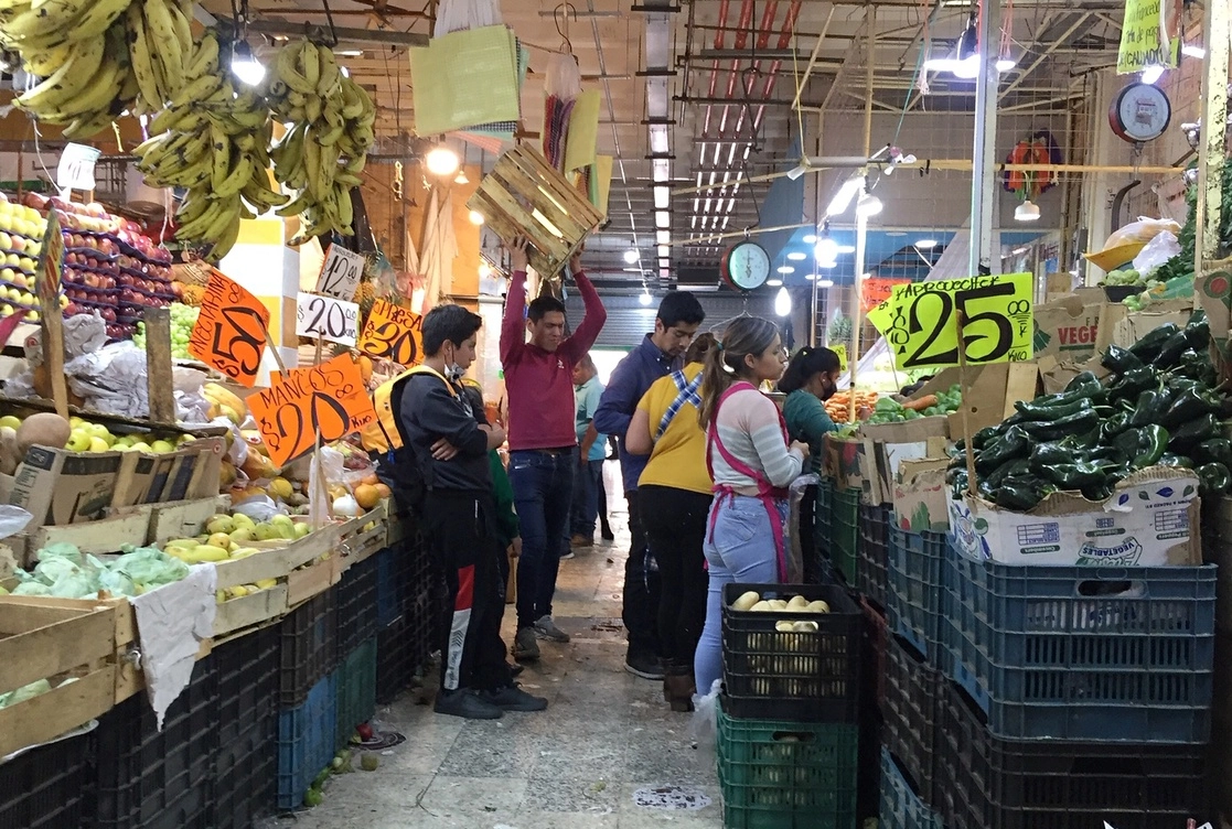 El gobierno capitalino realizará acciones de mantenimiento en 61 mercados de la CDMX. Foto Cristina Rodríguez