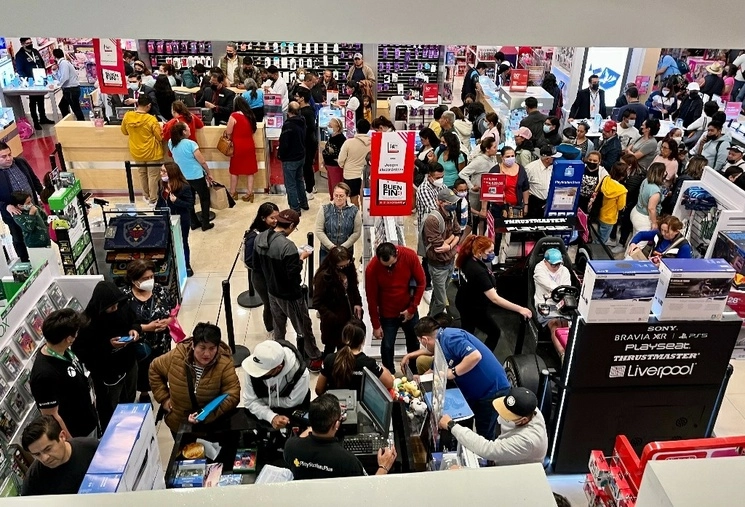 La confianza del consumidor en México mejoró, ya que los cinco principales componentes que lo integran presentaron un aumento mensual. Foto María Luisa Severiano / Archivo