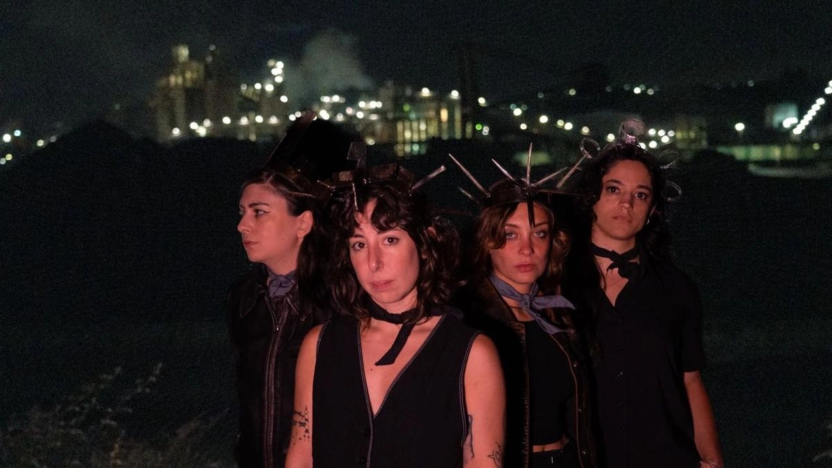 Su trayectoria de más de diez años incluye los discos Miljillo (2016) y Mataronomatar (2019), además de participaciones destacadas, entre ellas la interpretación de Melancholy Hill junto a Damon Albarn y Nick Zinner en el Festival Bahidorá 2024. Foto