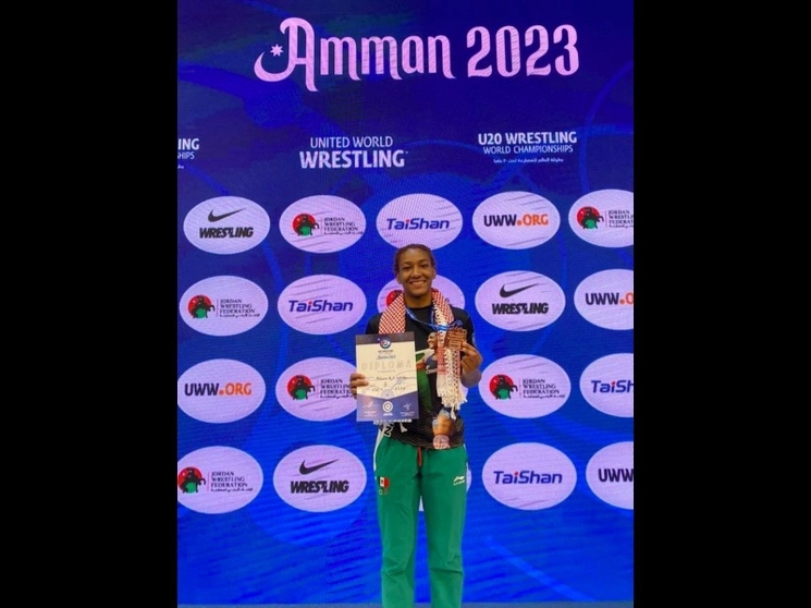 La mexicana Melanie Nahomi Jiménez se adjudicó la medalla de bronce en el Campeonato Mundial de Luchas Asociadas categoría 20 años, celebrado en Amman, Jordania, el 18 de agosto de 2023. Foto tomada de Twitter @jmaneml