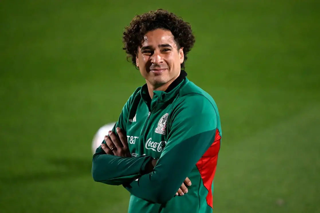 "Estamos listos para competir y para dar la cara. Messi tiene esa magia, puede no hacer nada y de un minuto a otro resolver y anotarte un gol", dijo el portero mexicano. Foto Afp