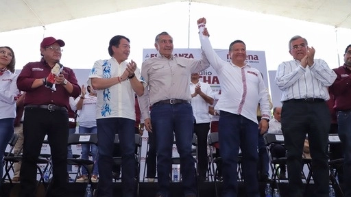 Líderes políticos acompañan a el candidato común de Morena, Partido del Trabajo y Nueva Alianza a la gubernatura de Hidalgo, Julio Menchaca, en un evento proselitista en Progreso de Obregón. Foto Juan Ricardo Montoya 