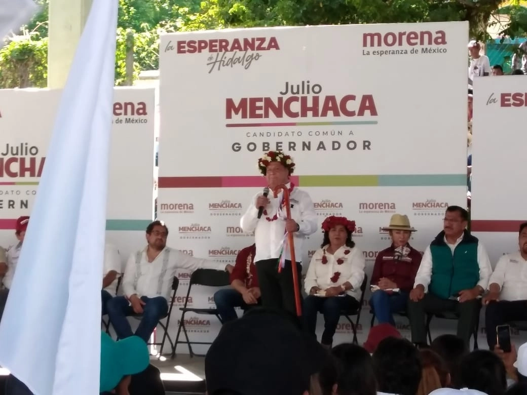 Julio Menchaca Salazar, candidato de Morena, Panalh y PT en su cierre de campaña en el municipio de Tepehuacán de Guerrero. Foto Juan Ricardo Montoya
