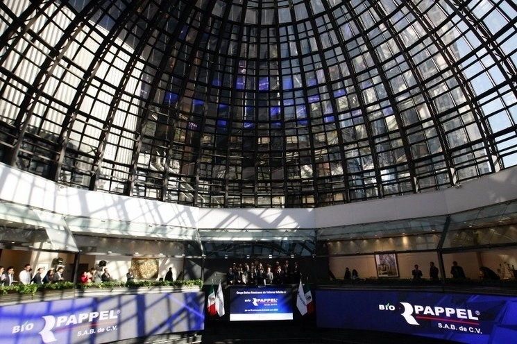 Interior de la Bolsa Mexicana de Valores en la capital del país. Foto Roberto García Ortiz / Archivo
