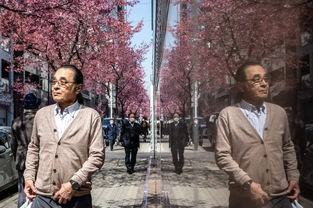 El año pasado, Japón superó un hito demográfico. La población del país ha ido envejeciendo desde principios de los años 1990, a medida que el grupo de personas en edad de trabajar se ha reducido y el número de ancianos ha aumentado. Foto Afp / Archivo