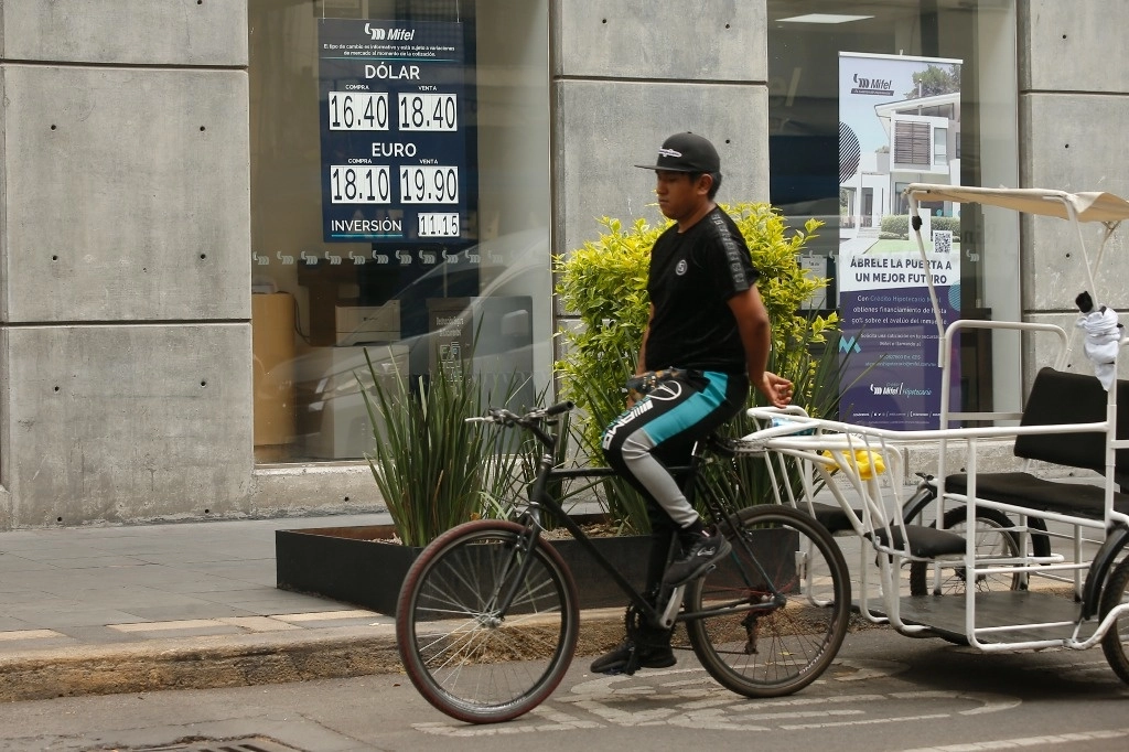 Cotización del dólar en la Ciudad de México, el 13 de noviembre de 2023. Foto María Luisa Severiano