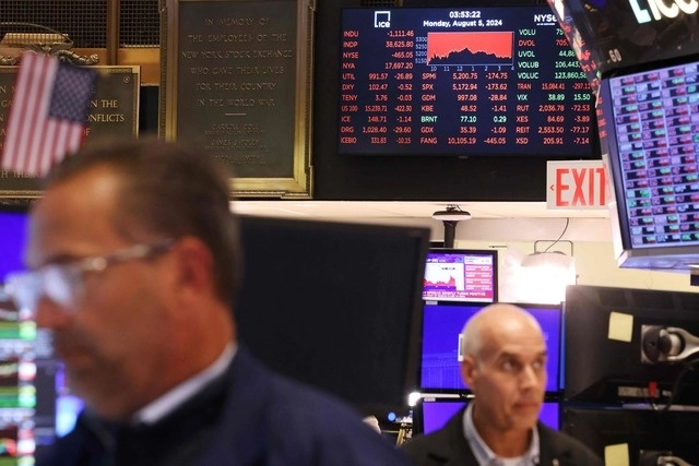 "Traders" trabajan en la Bolsa de Valores de Nueva York este 05 de agosto de 2024. Foto Afp
