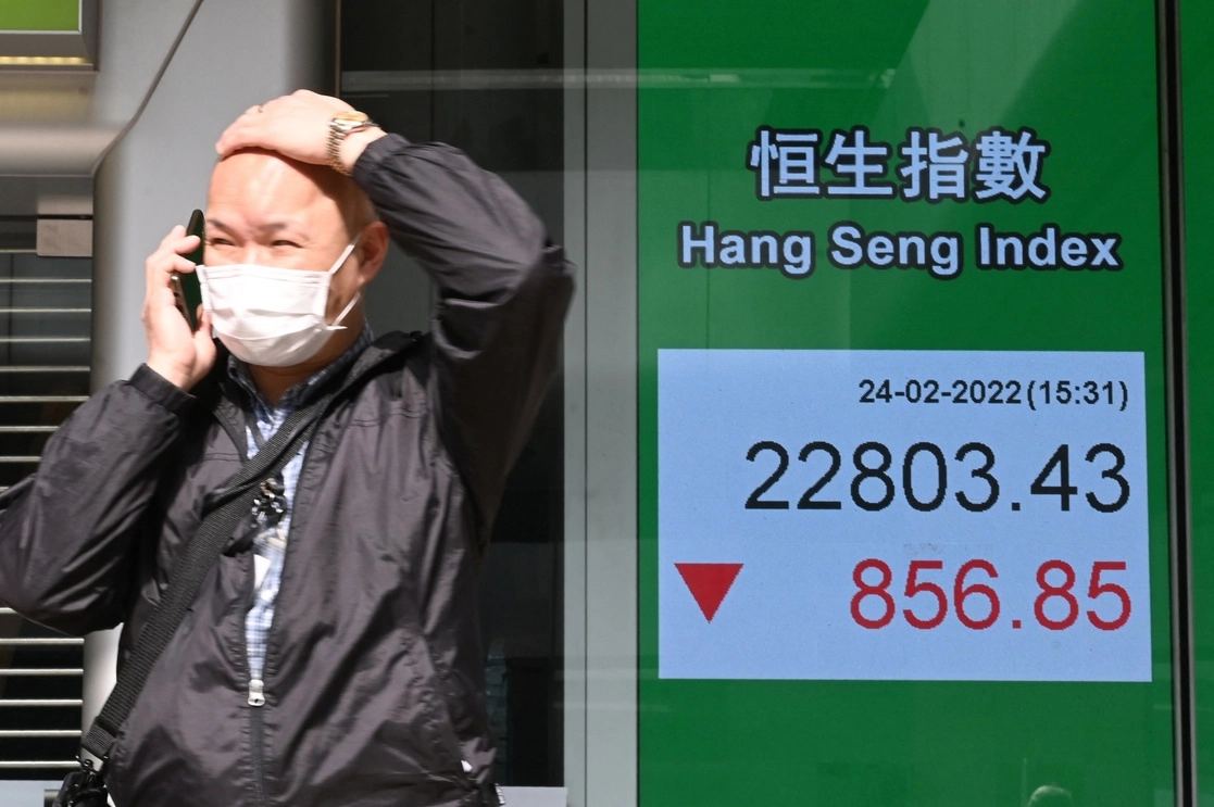Las pérdidas las encabezó el índice Hang Seng de Hong Kong, que se desplomó en 4.44%. Foto Afp