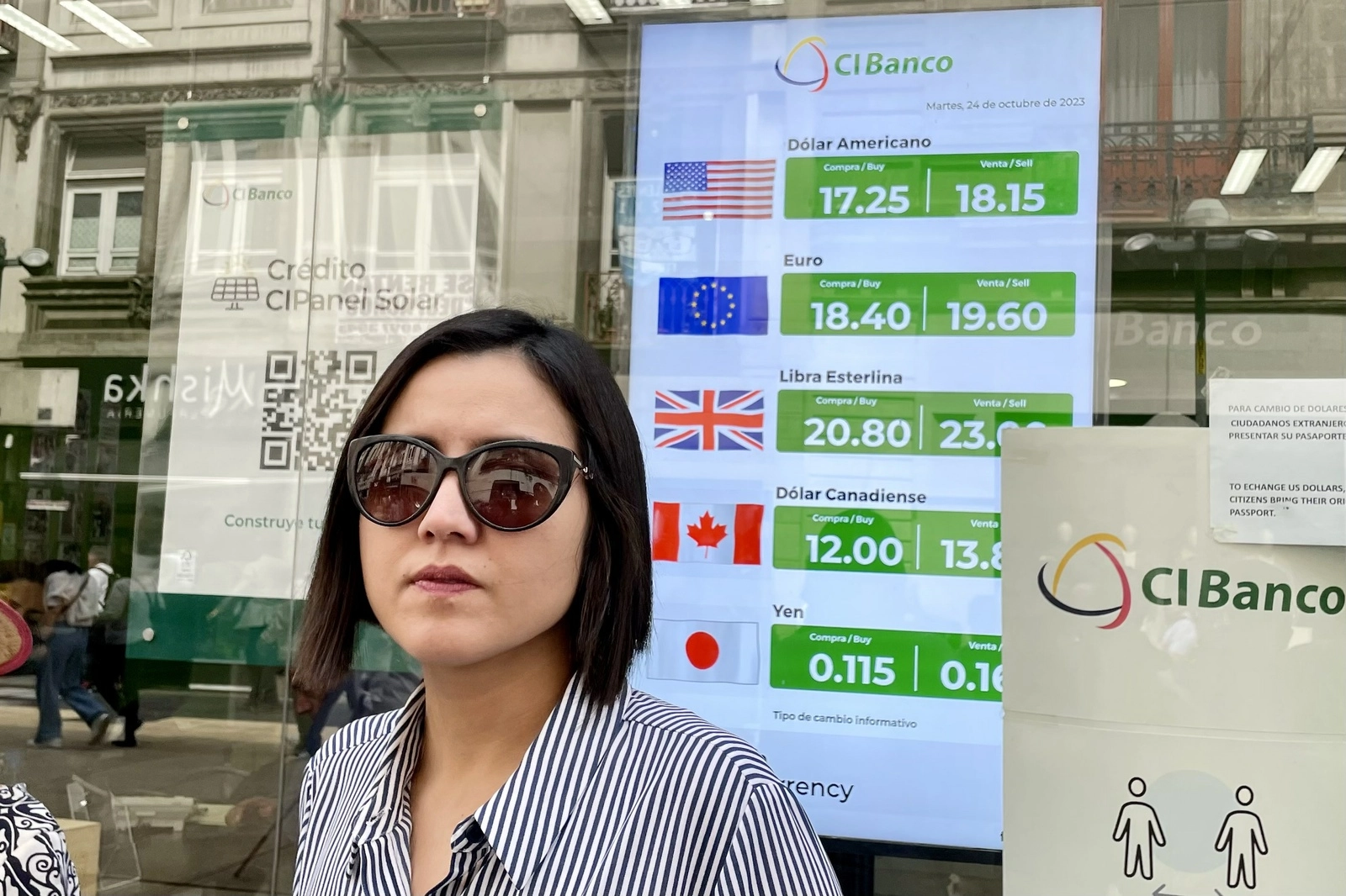 Cotización del dólar en la capital del país. Foto Roberto García Ortiz / Archivo