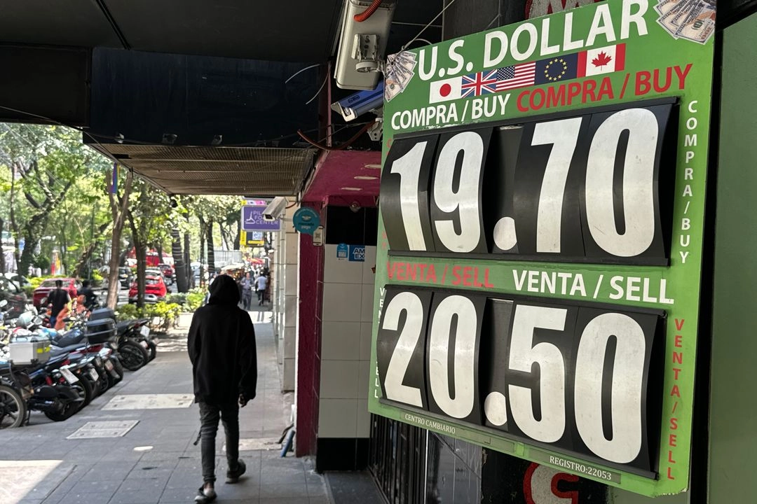 En imagen del 7 de abril de 2025, la cotización del dólar en una casa de cambio de la capital del país. Foto 