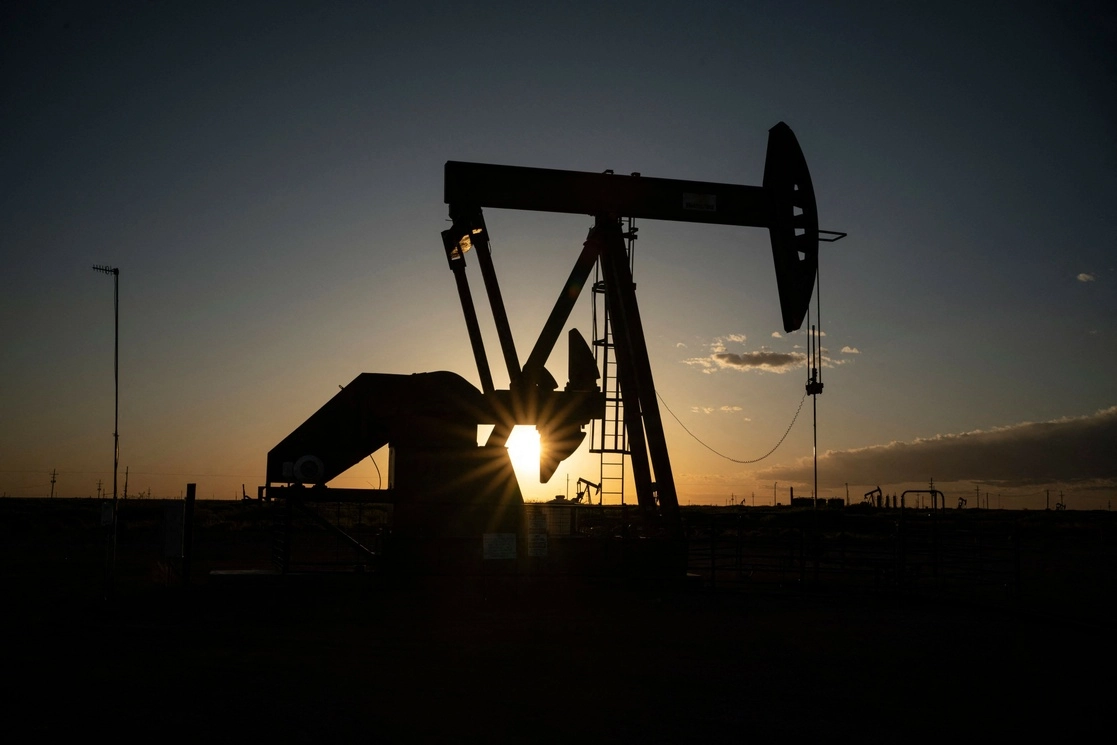 Los futuros del crudo WTI extienden las pérdidas y operan con una caída de 2.34 por ciento, en torno a 89.52 dólares por barril, con lo que se encaminan a retroceder más de 8.0 por ciento en agosto. La imagen de archivo, en Nuevo México. Foto Afp
