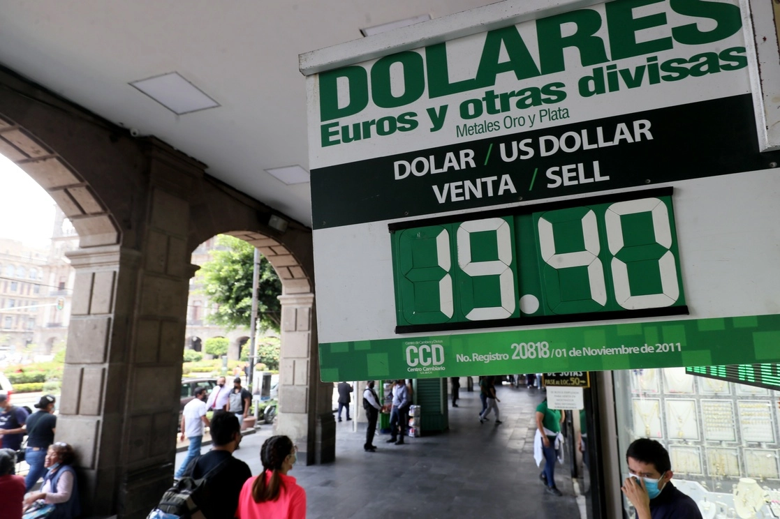 Luego de dos sesiones de perdidas, el peso marcó una jornada positiva al apreciarse en 0.73 por ciento. Foto Roberto García / Archivo
