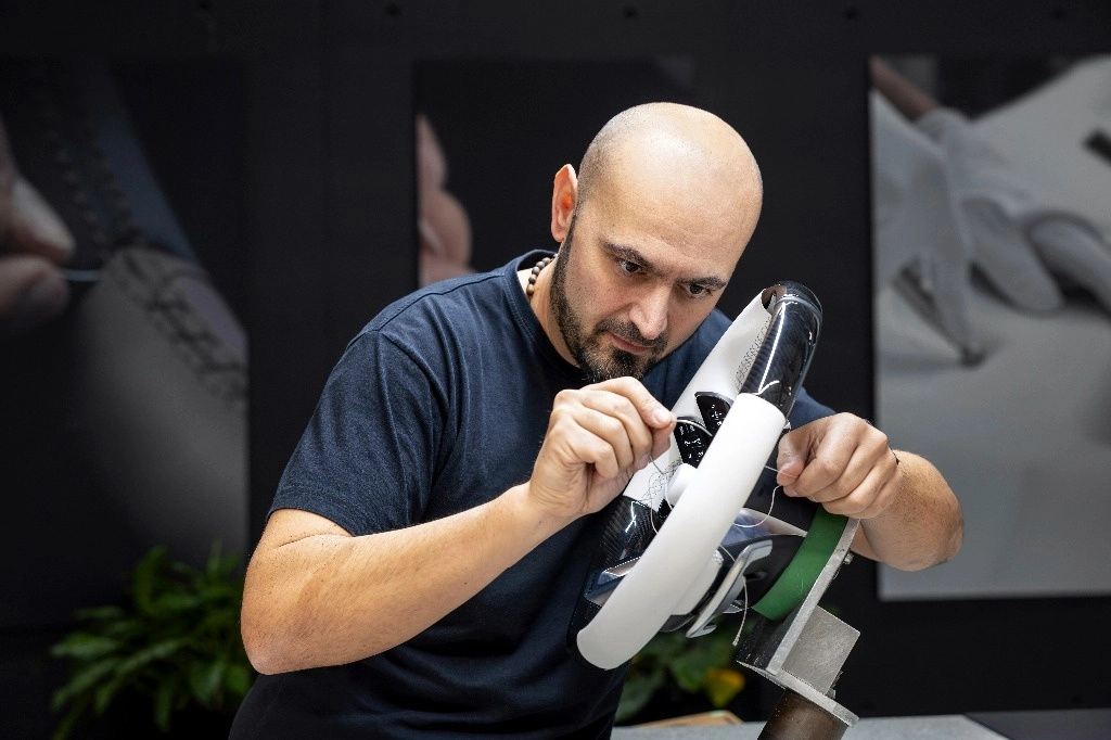 El nivel de personalización de los vehículos Mercedes-Benz adquiere un nuevo nivel en el nuevo estudio Manufaktur. Foto cortesía Mercedes Benz