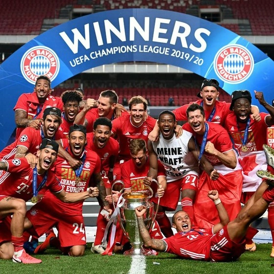 ¿Lionel Messi al Bayern de Múnich? Ninguna opción, se rió el atacante Thomas Müller, que opina que el salario del atacante argentino, que quiere abandonar el Barcelona, es un freno para el flamante ganador de la ‘Champions’. Foto tomada del Twitter de @FCBayernES