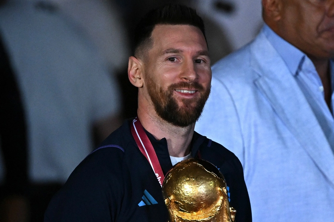 El campeón del mundo Lionel Messi ha llegado a un acuerdo con el París Saint Germain para permanecer en el club al menos hasta la temporada 2023-24, reportó un diario francés. Foto Afp