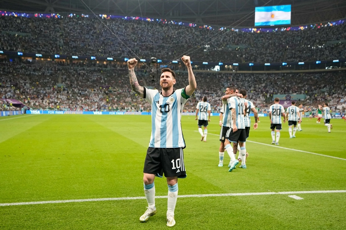 Lionel Messi durante el duelo ante México en el estadio Lusail en Qatar. Foto Ap