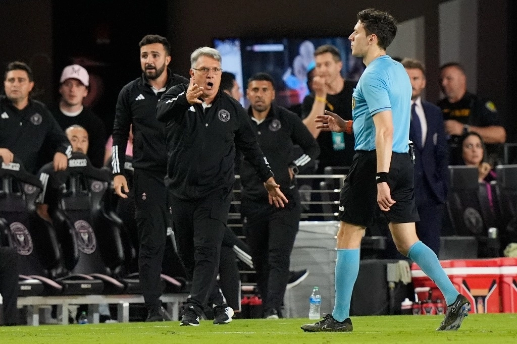 El entrenador del Inter Miami, Gerardo Martino, mantuvo en duda la presencia de Lionel Messi en el choque ante el mexicano Monterrey por la ida de los cuartos de final de la Copa de Campeones de la Concacaf. La imagen, del 30 de marzo de 2024. Foto Ap