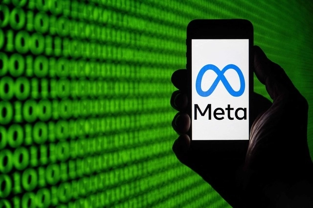 Logotipo de Meta en un teléfono móvil en imagen de archivo. Foto Afp