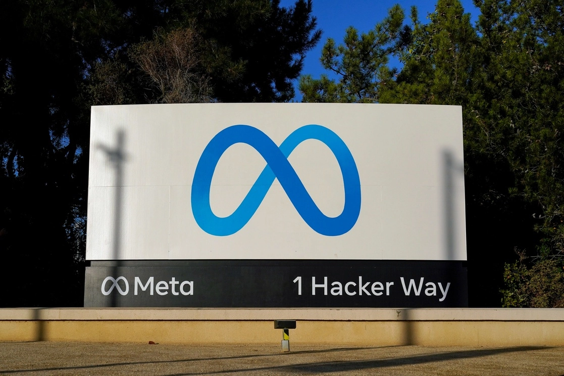 Meta Platforms Inc, matriz de Facebook, planea una nueva ronda de despidos en un esfuerzo de reorganización y reducción de plantilla que podría afectar a miles de trabajadores. Foto Ap / Archivo