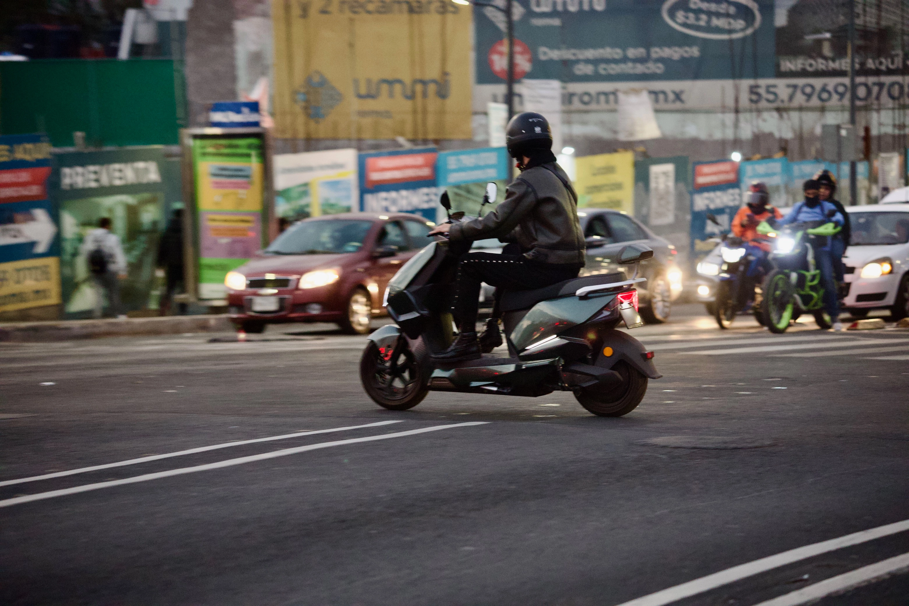 Datos de la Semovi revelan que casi 50 por ciento de las víctimas mortales en accidentes de tránsito son usuarios de motocicletas eléctricas. Foto 