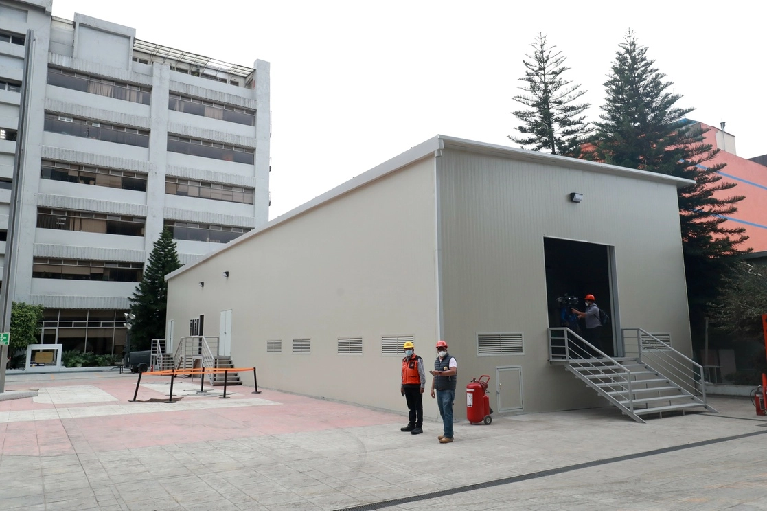 Puesto de mando del Metro instalado de forma emergente en el patio de la subestación ubicada en la calle Delicias 67 del Centro Histórcio de la Ciudad de México. Foto Luis Castillo / Archivo