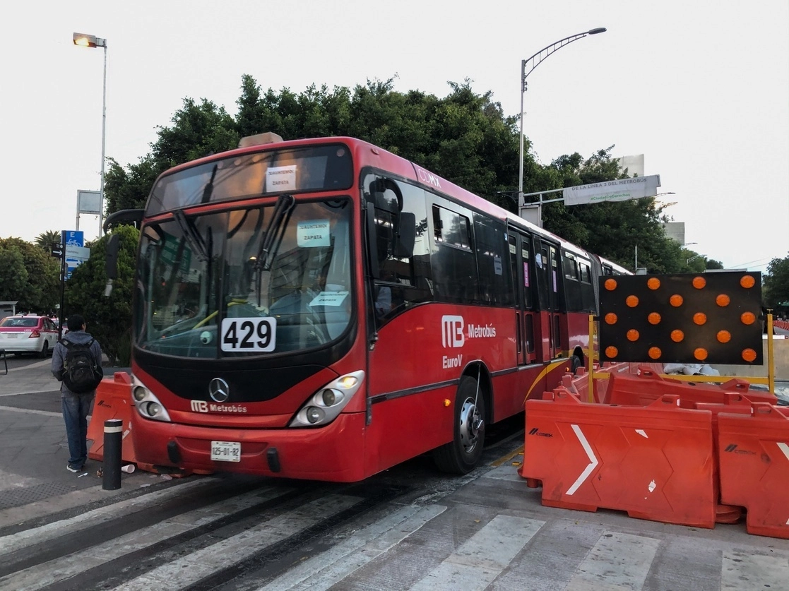 Unidad del Metrobús en la Ciudad de México. Foto Pablo Ramos / Archivo
