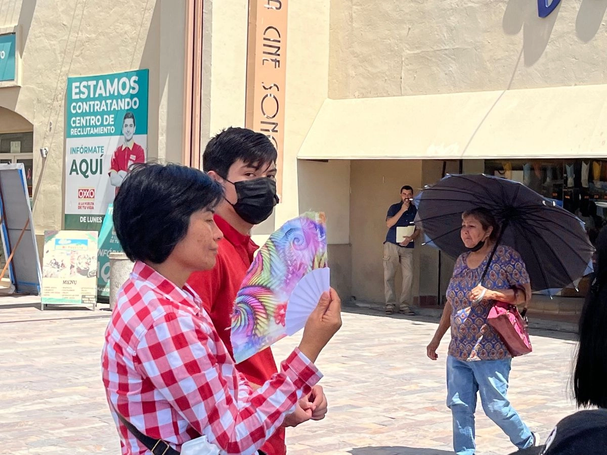 De acuerdo con el pronóstico oficial, este martes Hermosillo alcanzará una máxima de 46 centígrados, tras haber amanecido con una temperatura mínima de 30 grados y una humedad relativa del 45 por ciento. 