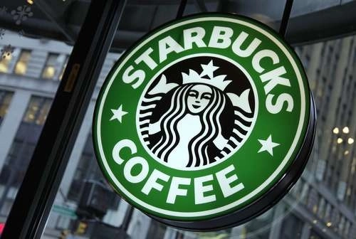 La operadora mexicana Alsea planea abrir para 2022 al menos 100 nuevas cafeterías de la popular cadena estadunidense Starbucks. Foto Ap / Archivo